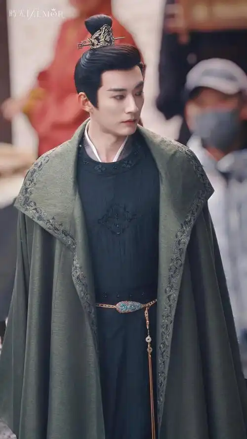 刘学义的古装造型运这回终于要翻身了吧黑色清冷,白色俊俏,红色明艳