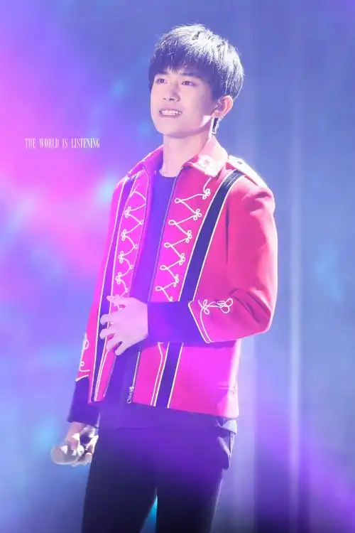 易烊千玺湖南卫视跨年 tfboys易烊千玺最帅