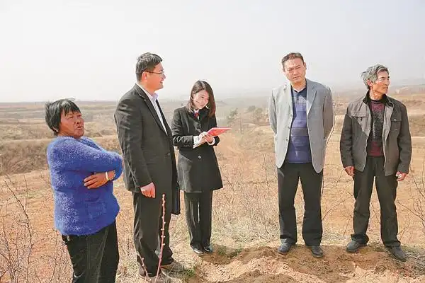 书记员与法警一行5人驱车95公里,赶赴青岛市黄岛区六汪镇巡回审理一起