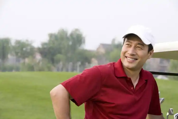 东方人,成年人,中年人,老年人,一个人,运动员,笑,微笑,露齿笑,横图