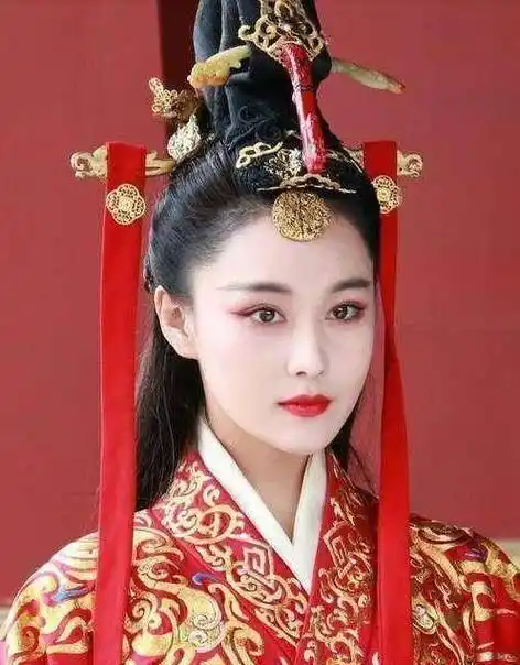 原创15位古装红衣女明星:赵丽颖像巫婆,热巴老气,而她最惊艳,妩媚