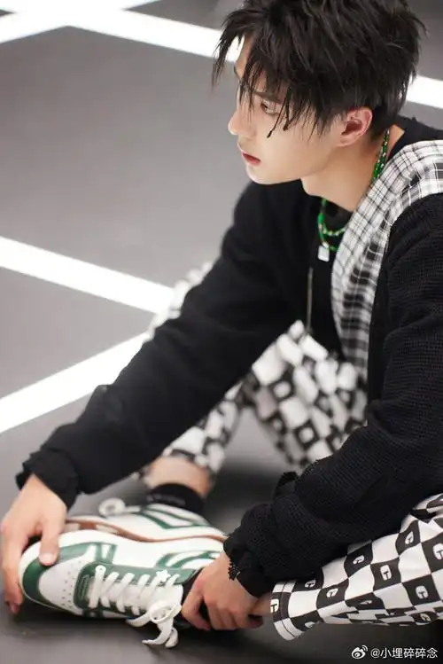 王一博这就是街舞6总决赛应援#又能看到舞者王一博了@uniq-王一博