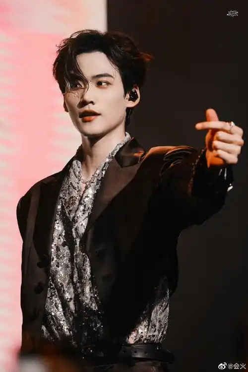 周柯宇个人巡演舞台饭拍