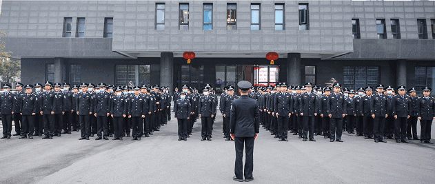 湖北荆州公安全警队列训练拉开序幕组图