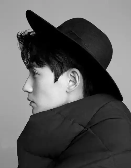 朱一龙侧颜造型,脸部轮廓线分明鼻梁高挺,妥妥的高颜值!