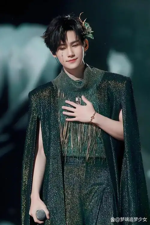 张真源的《镜花水月》超级好看!