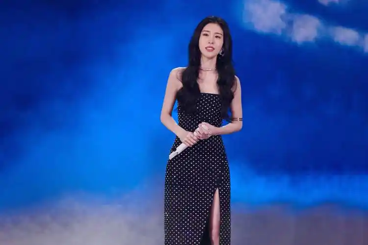 张碧晨浙江卫视为歌而赞新歌首唱实力唱作人持续发力
