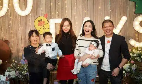 唐嫣网上秀金戒指,看到小孩子感动到哭,罗晋还不赶紧求婚