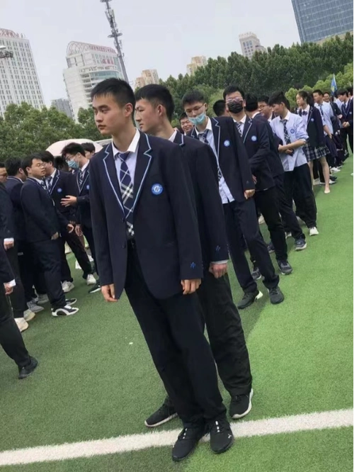 合肥一中2022届铁军学子赵喆瑞周夏明成为光荣的空军飞行员