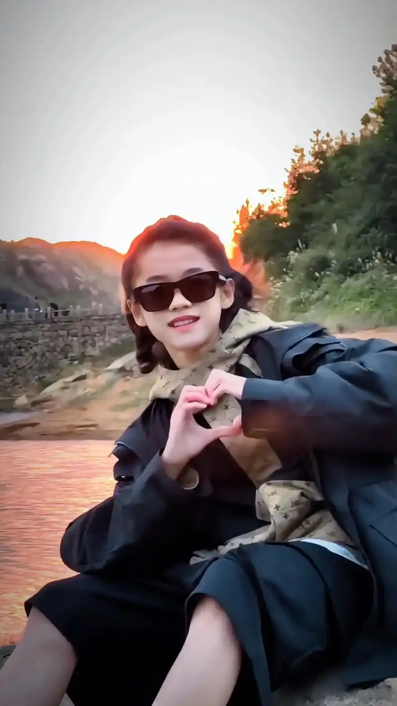 臻臻✖️日落🌅壁纸.自截➕修 9pics 落日 夕阳 少年