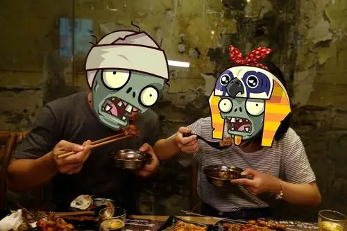 然而趁热抿一口就真的被惊艳到了,先是脑花的柔,接着是调料的香,压轴