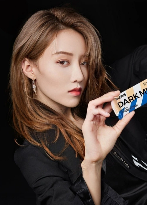 刘雨昕为啥一直短发看到罕见长发照不愧是女团c位的状态