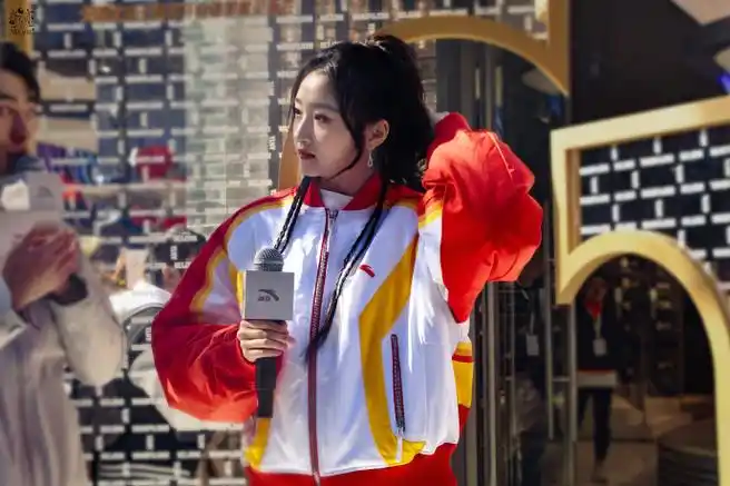 关晓彤安踏品牌全球代言人##关晓彤初冬穿搭##关晓彤王牌控诉华晨宇