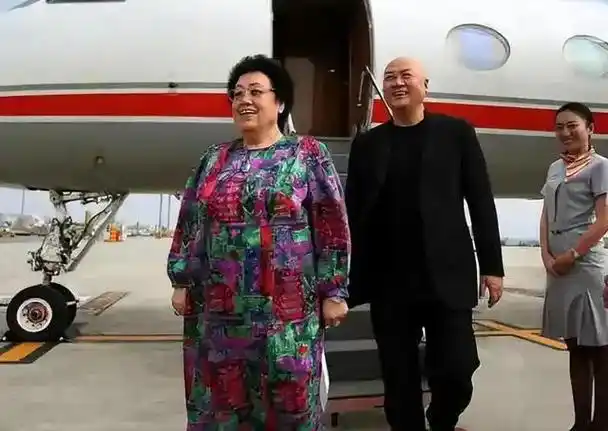 纪实6位傍富婆的男星有人幸福有人抬不起头各有各的难处