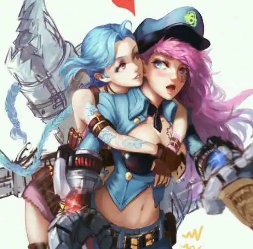 在lol游戏中,金克丝是蔚的妹妹,她们是姐妹关系.