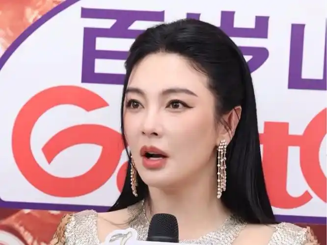 #张雨绮 今天的礼服好像铁甲女战士