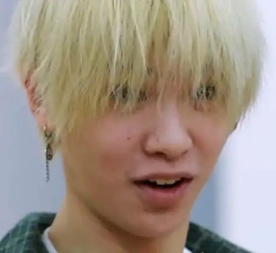 《偶像练习生》黄明昊原来p图这么严重!前后简直判若两人