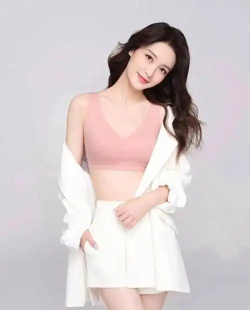 李沁薄纱搭配紧身内衣真迷人,身材凹凸有致韵味十足