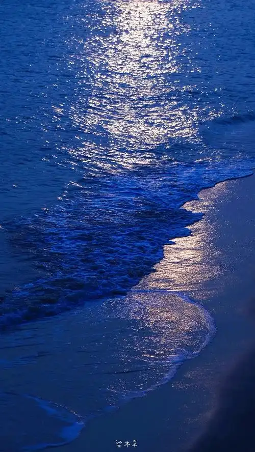 求求求静谧氛围的蓝色大海图片