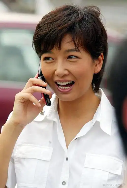 江珊是一位著名女演员,曾拥有着令人艳羡的事业,和失败的婚姻