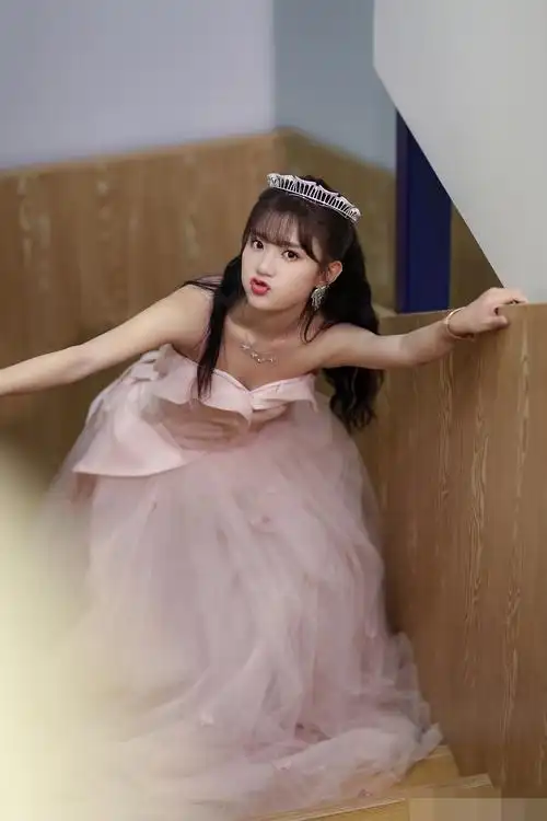 陈意涵estelle23岁生日会:首秀性感舞姿  霸气撕衣引尖叫