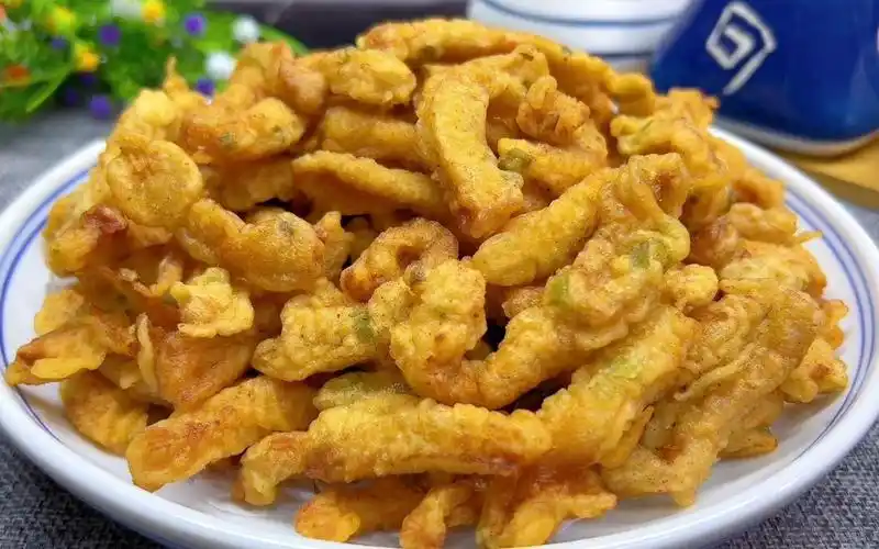 炸小酥肉,最忌放面粉和淀粉,教你一招,外酥里嫩不回软,真好吃