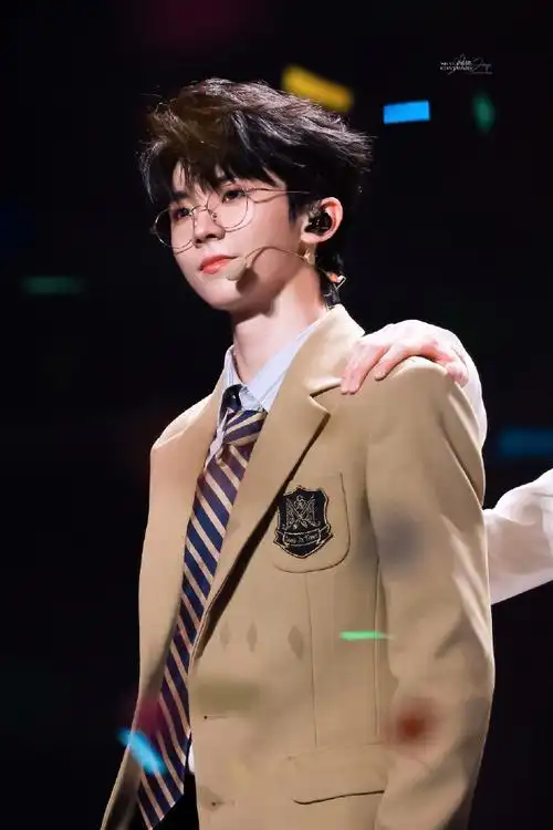 马嘉祺叁重楼暨出道四周年演唱会##马嘉祺 廿一幕启循光赴盛景