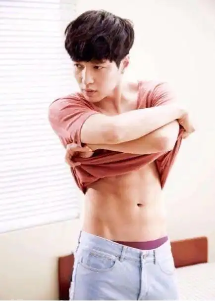 男星腹肌养成记,鹿晗真成铁血硬汉,他的让人很羡慕