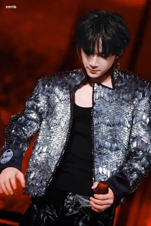 刘耀文一对一教粉丝手势舞