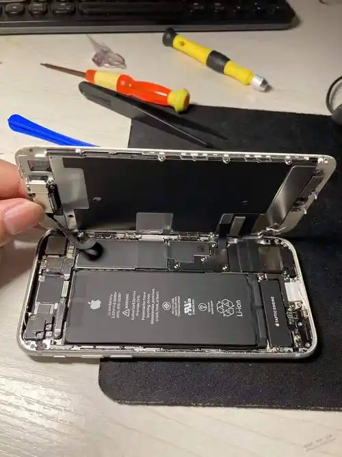苹果8电池自己动手换好了交作业