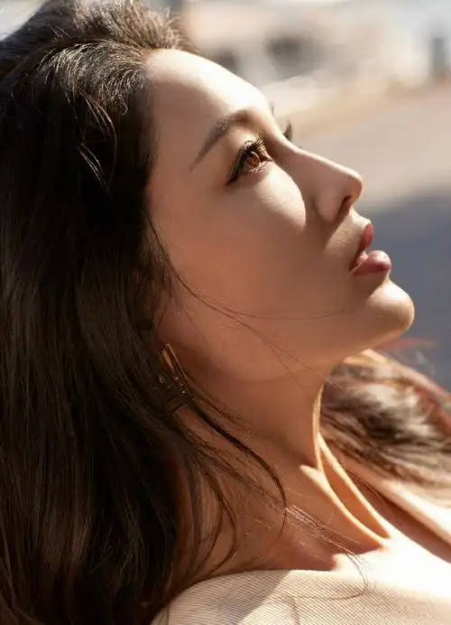 李沁湖岸夕阳随拍##李沁暖阳河畔大片