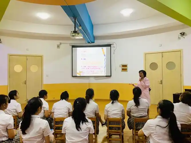 凝心聚力,专业成长———赣县区白鹭湾幼儿园教师岗前培训