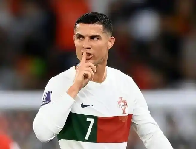 趁他病要他命c罗来补刀了除夕之夜c罗两次向中国球迷拜年