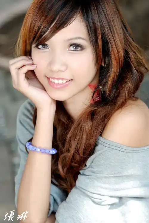 台湾黑涩会美眉张琳高清写真