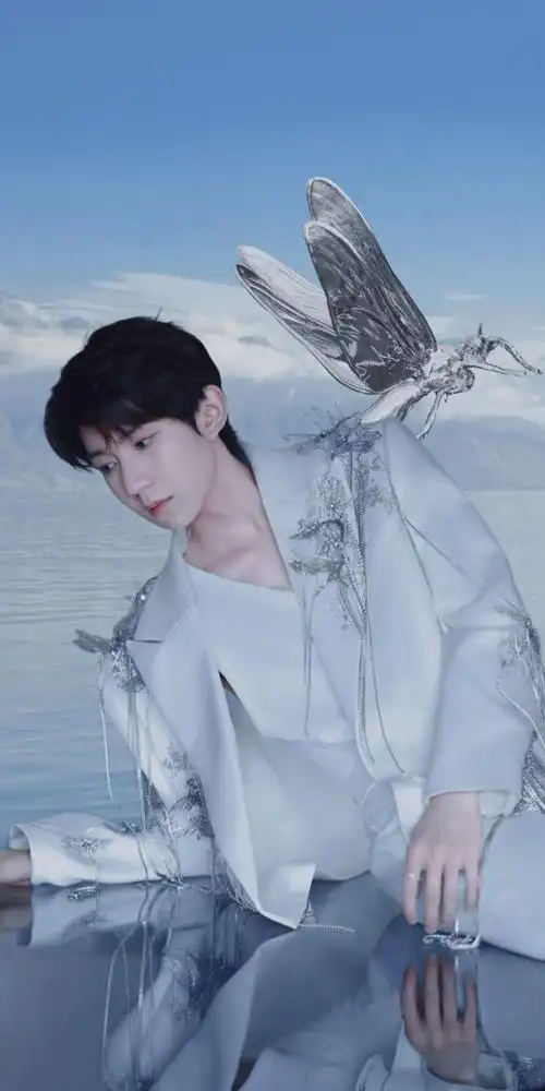 王源超话#王源微博之夜##王源2024龙行绛气#临水自照的美貌小蜻蜓