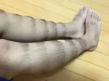 让高中男生超惊吓,还笑说:「这样我有预感这种腿毛会大流行了