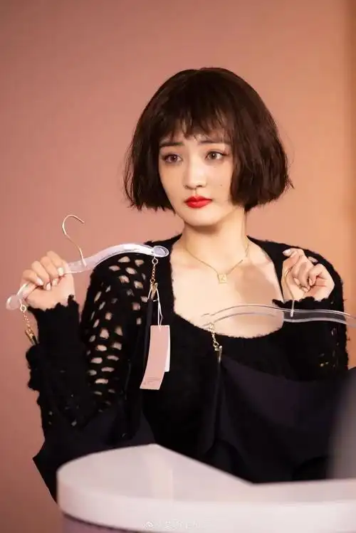 4款超适合夏天的短发清爽好看还显脸小