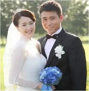 在李乃文的成长历程中,他曾因为自身的经济条件而感到自卑.