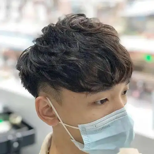 男生烫发发型简单帅气很有型