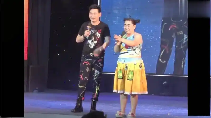 比小沈阳还火小黄飞2019最新爆笑二人转演出辽宁朝阳凤鸣大剧院