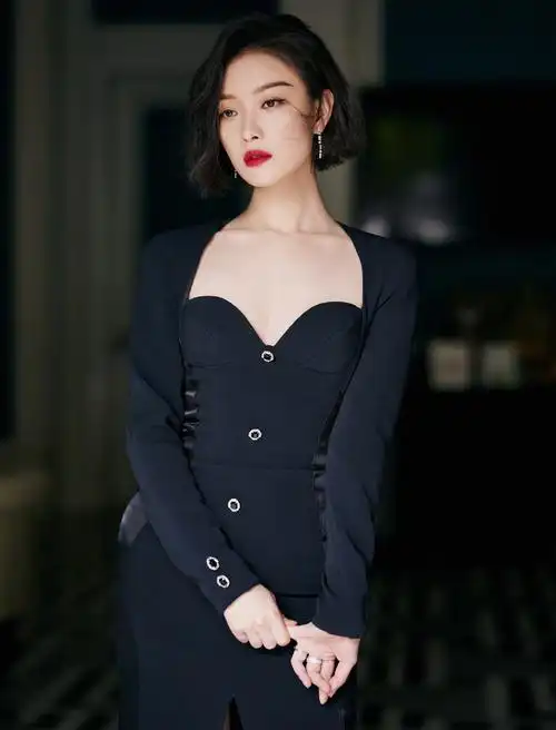 简介:倪妮复古港风短发性感写真图片,分享一组倪妮图片给大家,图中的