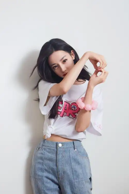 迪丽热巴十周年穿了后援会的衣服##迪丽热巴与粉丝们双向奔赴