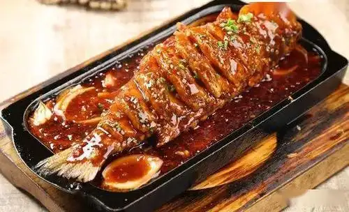 特色菜品麻辣铁板鱼做法 - 大厨邦厨师之家餐饮配方网