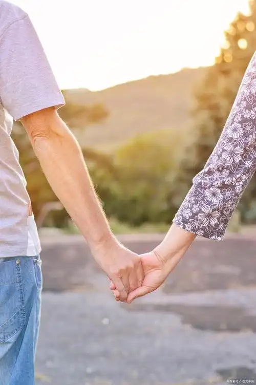 不能说的秘密,三招教会你如何和女朋友牵手?