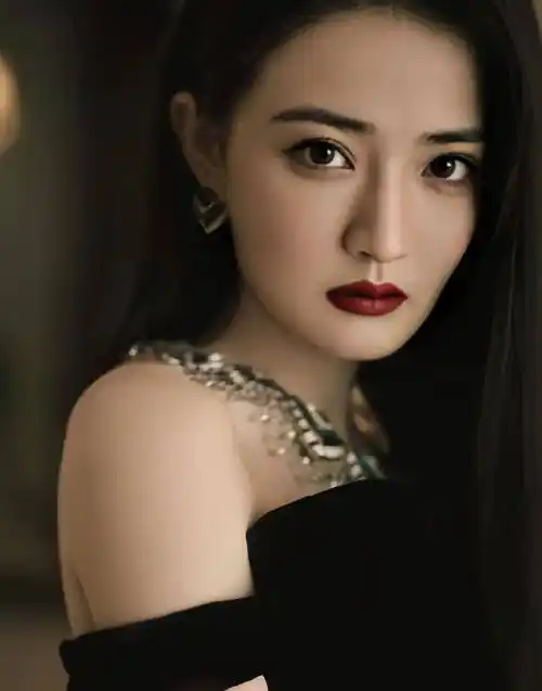 入侵与抹除徐璐,这个美丽的女性不仅在影视界有出色的表现,还凭借白皙