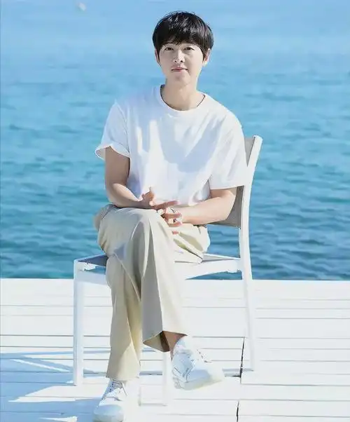 宋仲基身材走样戛纳电影节变身油腻叔叔