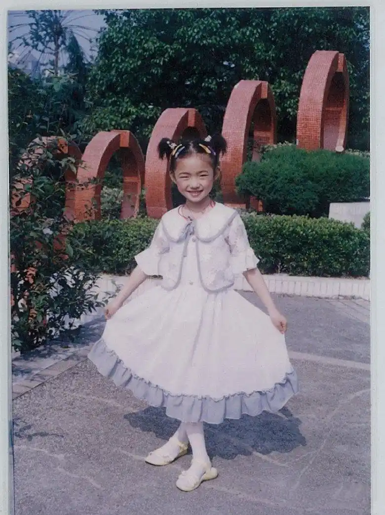 6张林允童年照:有一位是假的,我赌一元钱的,你能找出来吗?