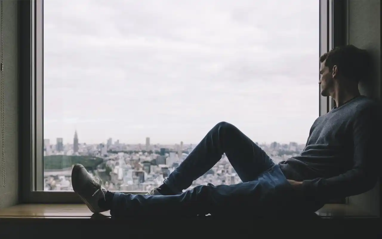 内心孤独的男人壁纸图片