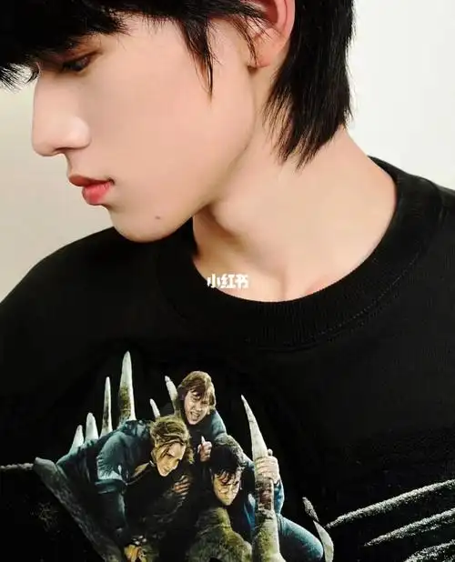 宋亚轩  帅的我满地打滚啊啊啊啊啊