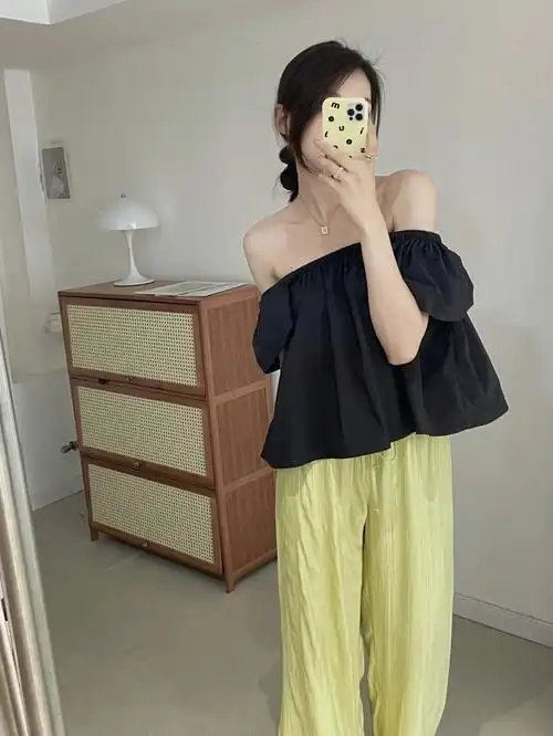 分享夏天必须要有的小心机露肩装